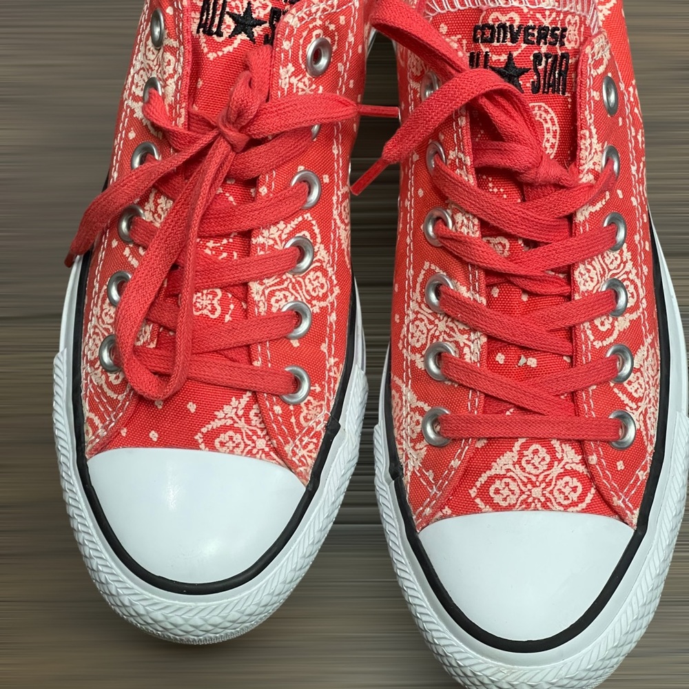 CONVERSE CTAS Low Top  Sneakers • Size 7 • Women - Picture 6 of 10
